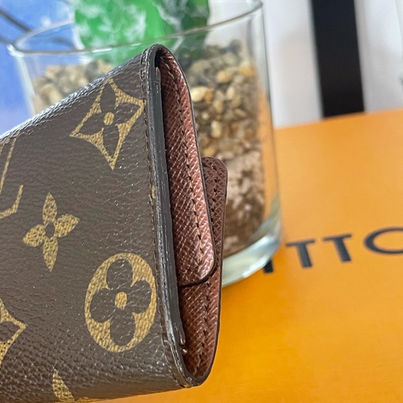 Louis Vuitton 6 key holder - Picture 10 of 13